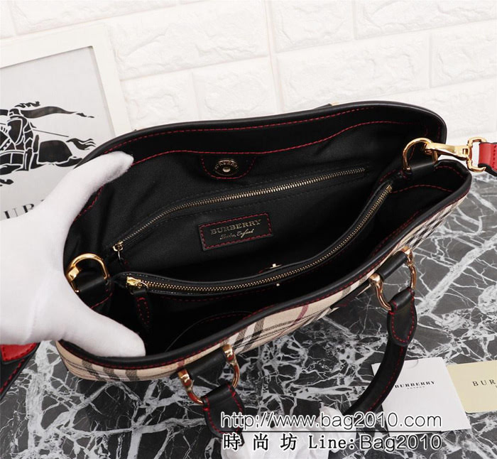 BURBERRY巴寶莉 最新爆款 40333 標誌性手袋 The Saddle PVC材質配原版牛皮  Bhq1074